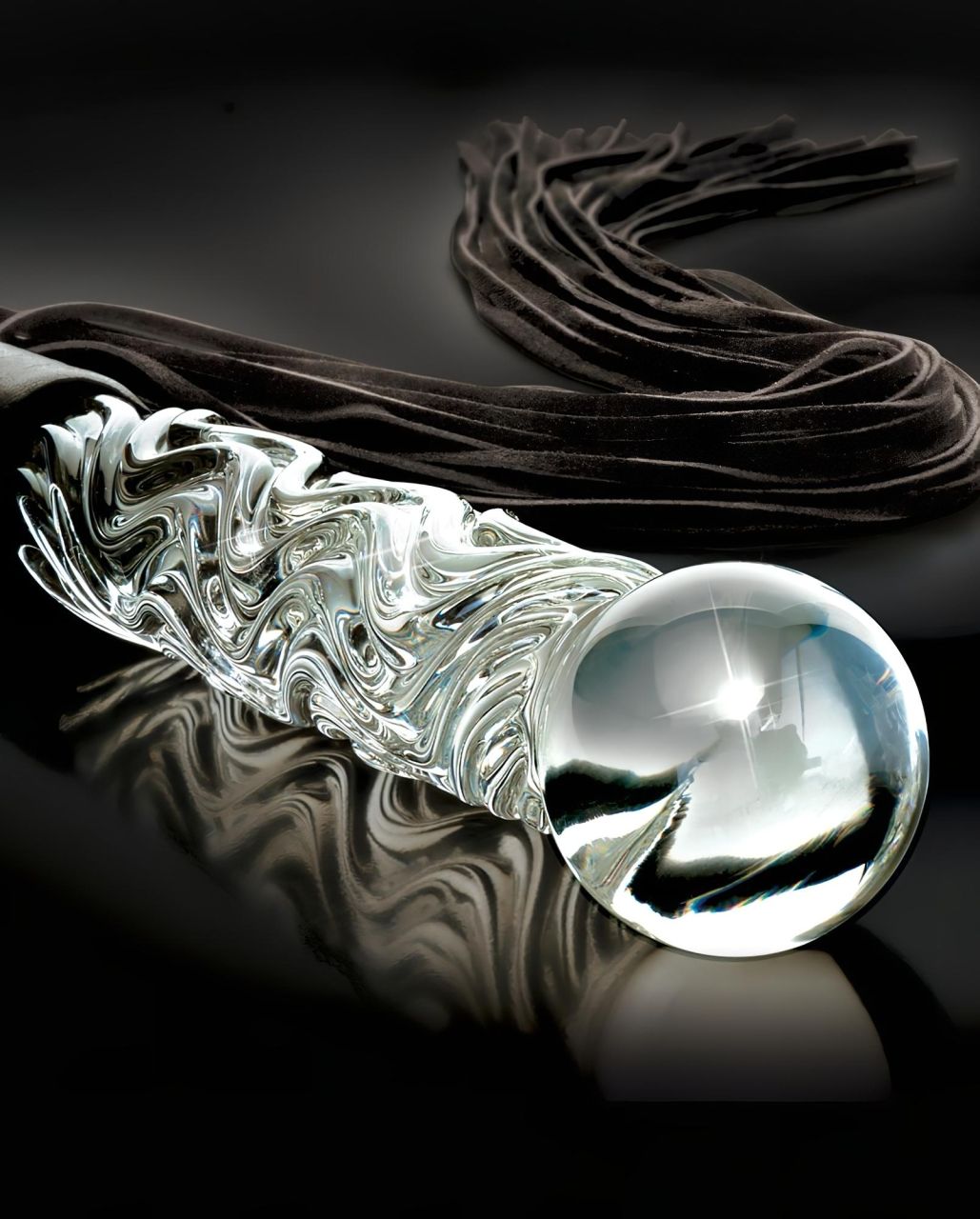 Icicles No. 38 - bőr korbács és üveg dildó (átlátszó-fekete)